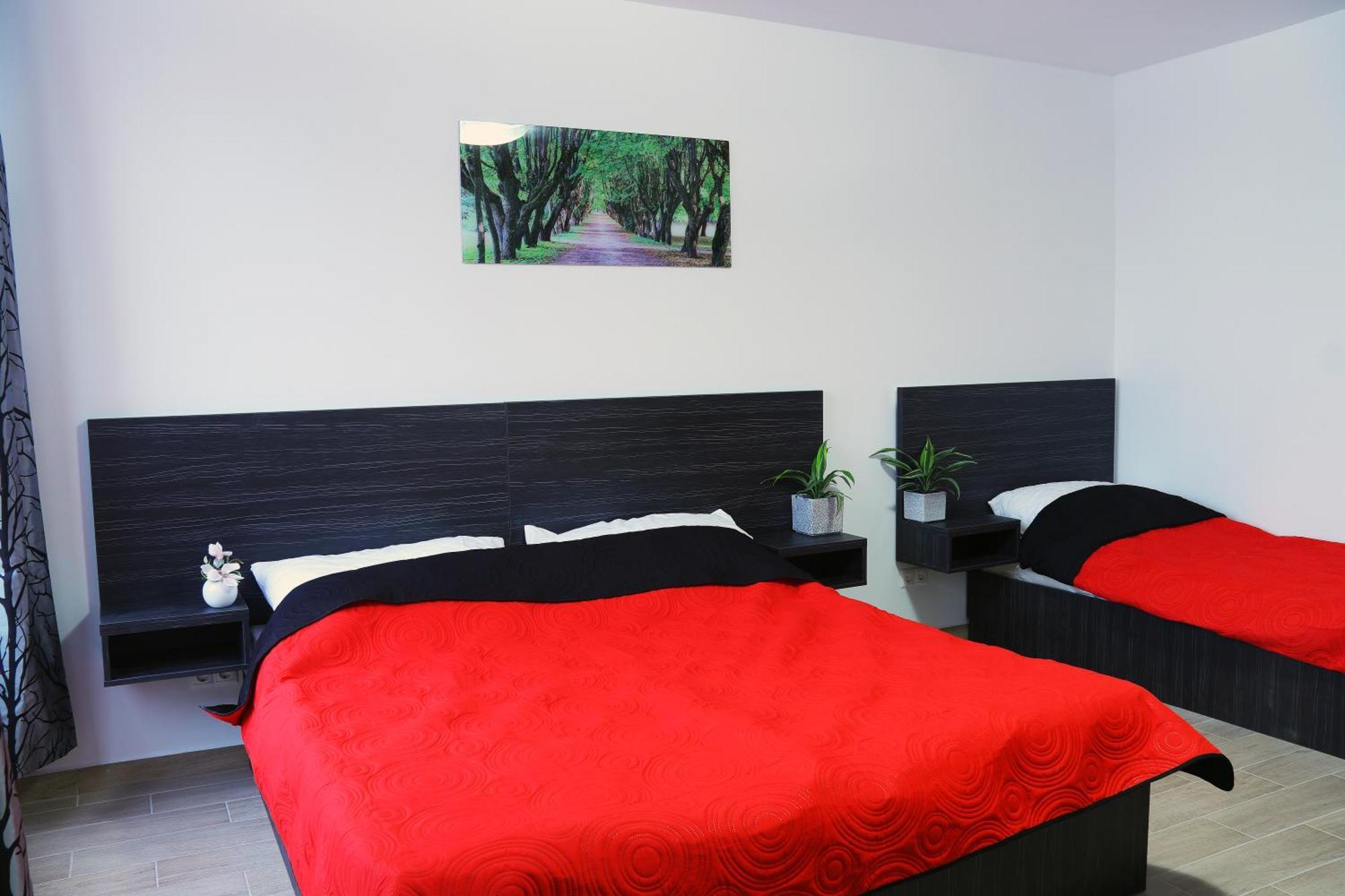 Top Hotel Vertesszolos 外观 照片