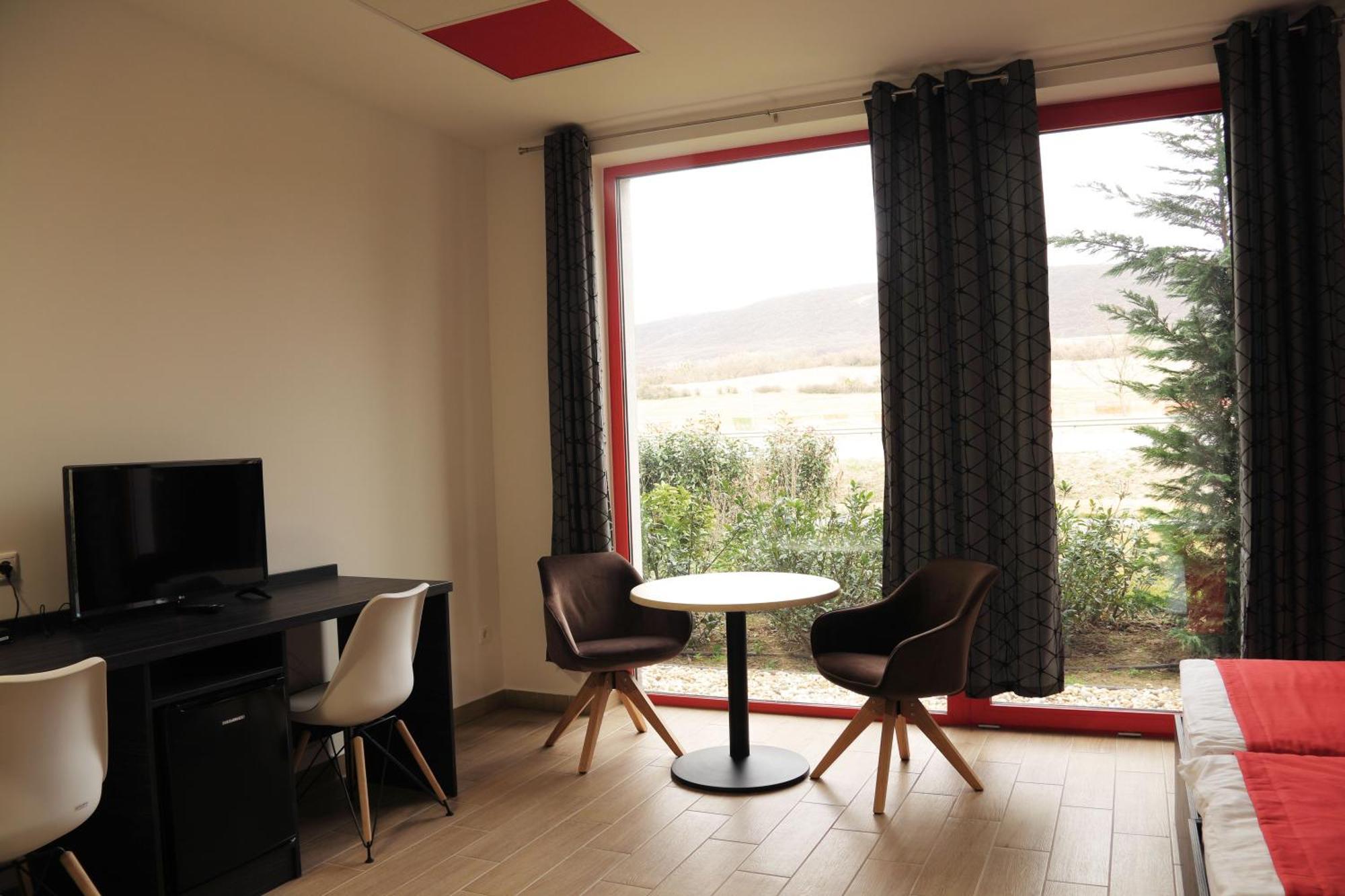 Top Hotel Vertesszolos 外观 照片