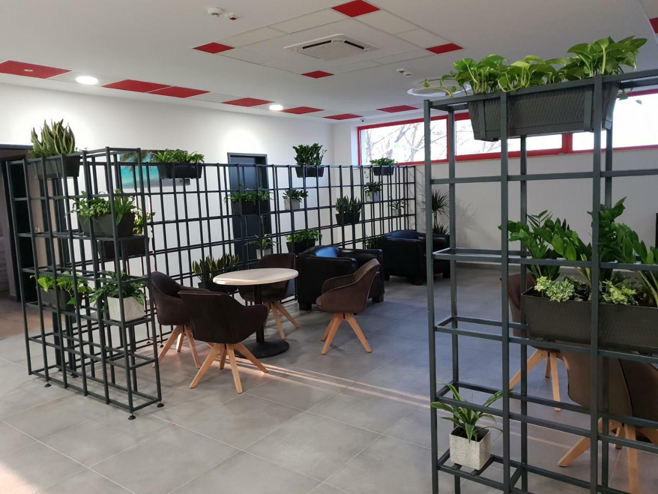 Top Hotel Vertesszolos 外观 照片