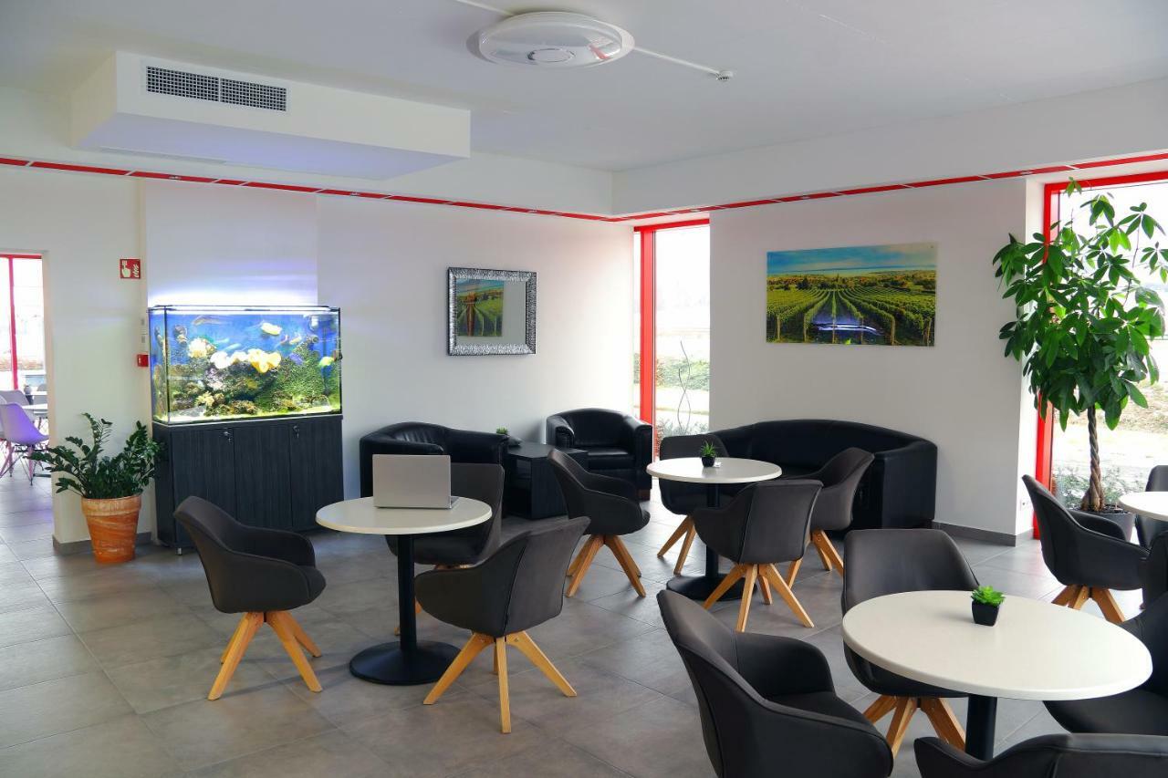 Top Hotel Vertesszolos 外观 照片